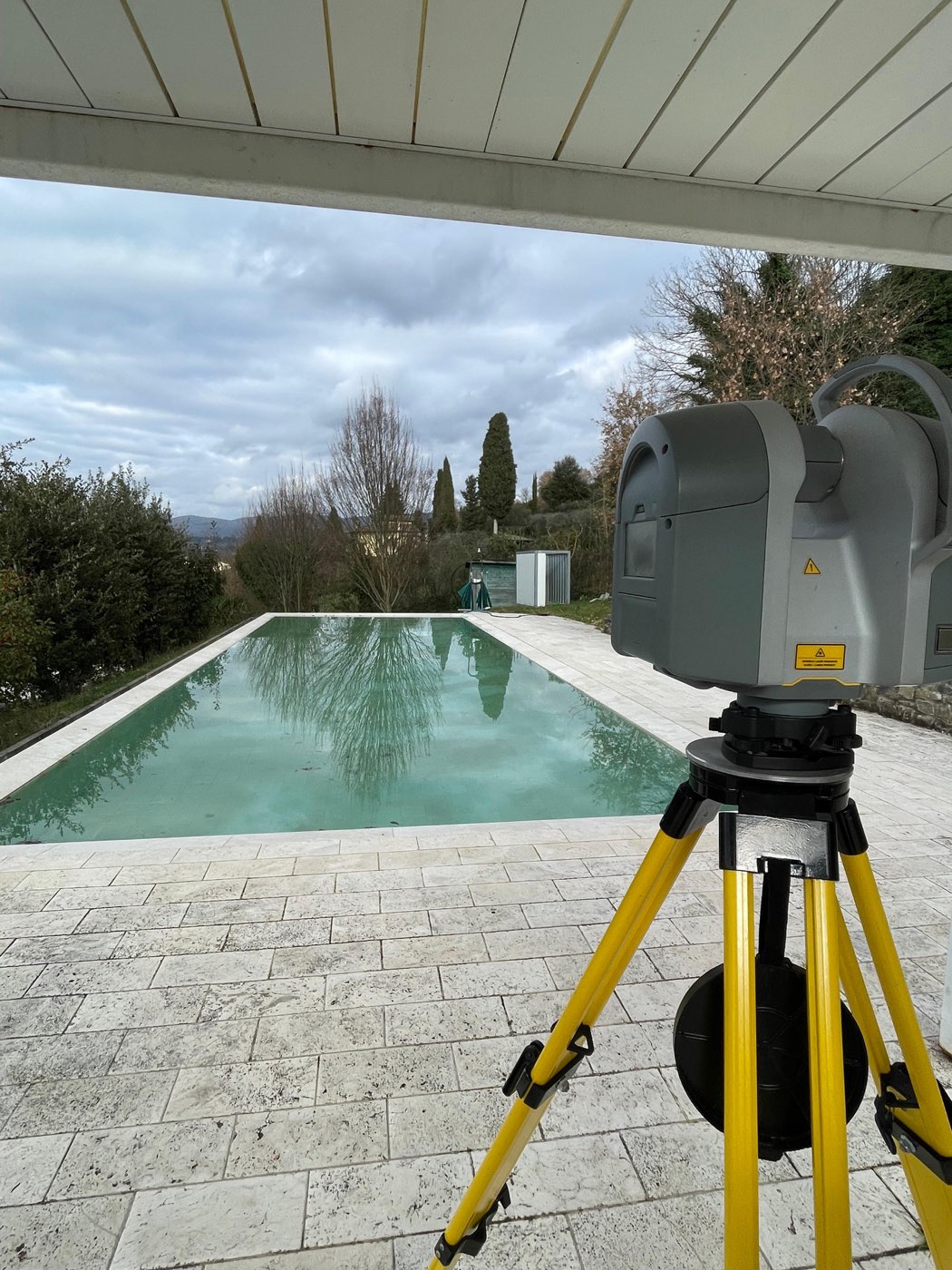 Scanning the pool terrace of the complex
